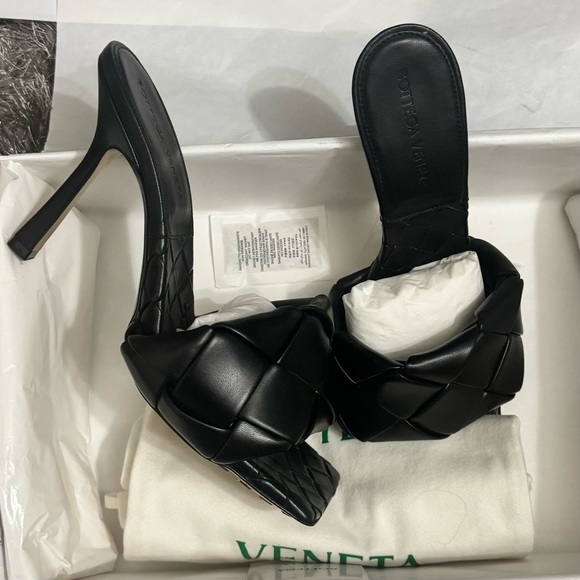 Bottega Veneta Shoes - BOTTEGA VENETA Black Intrecciato Leather mules The Lido Sandals size 8.5